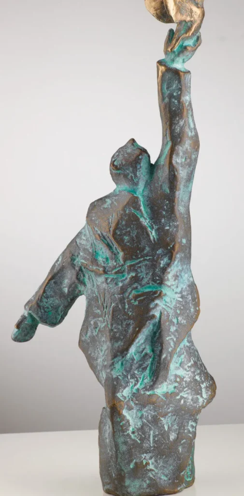 Alle Skulpturen | Bronze>Ars mundi Christoph Fischer: ​ Skulptur »Der Gedanke« (2023), Version Bronze grün ​