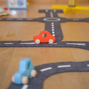 Textilien>GOKI Filz-Spielstraße mit 2 Fahrzeugen
