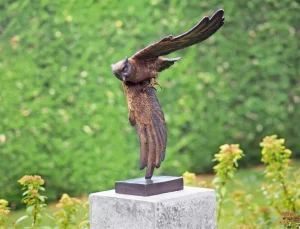 Gartendekoration | Alle Skulpturen>Ars mundi Gartenskulptur »Fliegende Eule«