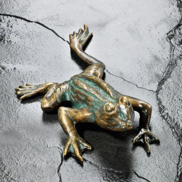 Gartendekoration | Alle Skulpturen>Ars mundi Gartenskulptur »Kletterfrosch«