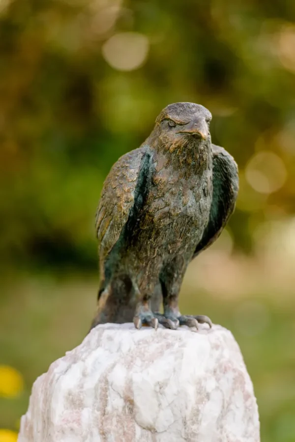 Gartendekoration | Alle Skulpturen>Ars mundi Gartenskulptur »Roter Milan« aus Bronze