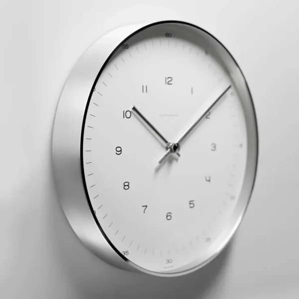 Wand- & Tischuhren>Junghans »Max Bill« Funk-Wanduhr mit Zahlen-Zifferblatt von