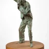 Alle Skulpturen | Bronze>Christoph Pöggeler Patinierte Bronze-Skulptur »Fotograf«