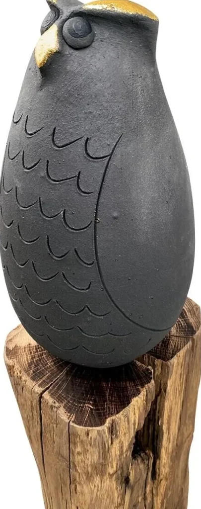 Gartendekoration | Alle Skulpturen>Ars mundi Susanne Boerner: Gartenstele »Hauswächter Eule«